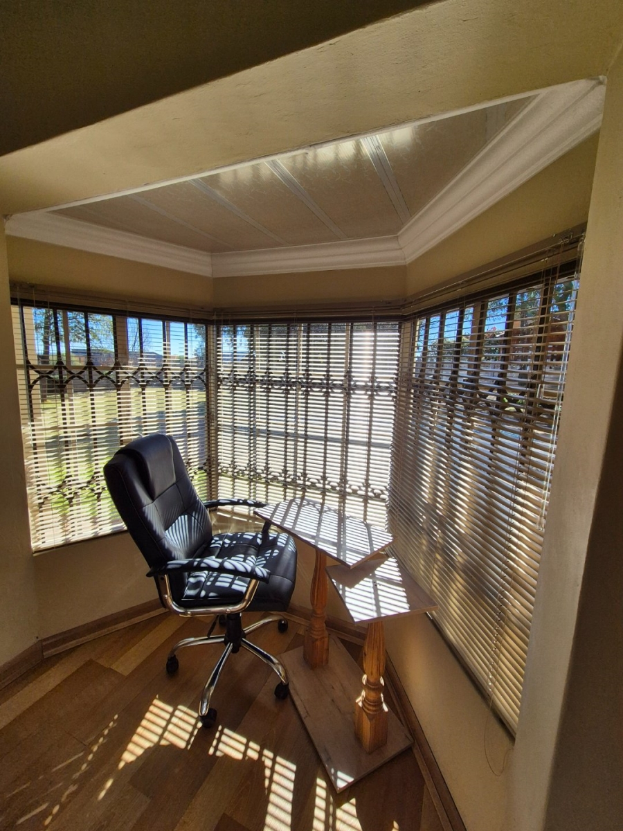 To Let 4 Bedroom Property for Rent in Universitas Ridge Free State
